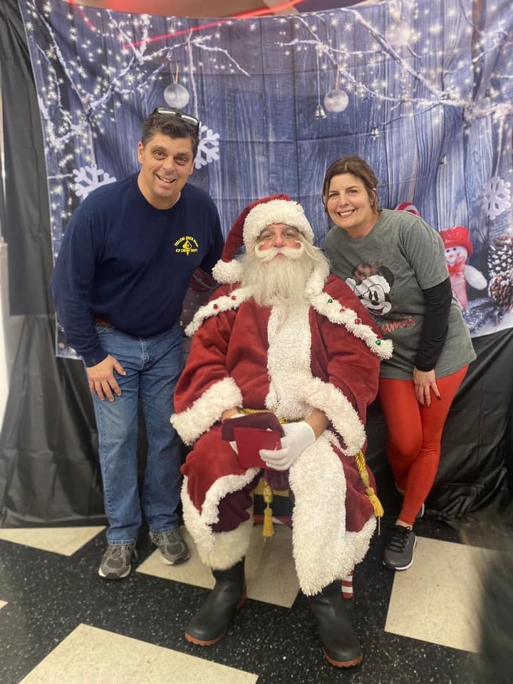 Holiday Santa Claus with Yellow Brick Road Ice Cream Shop 3