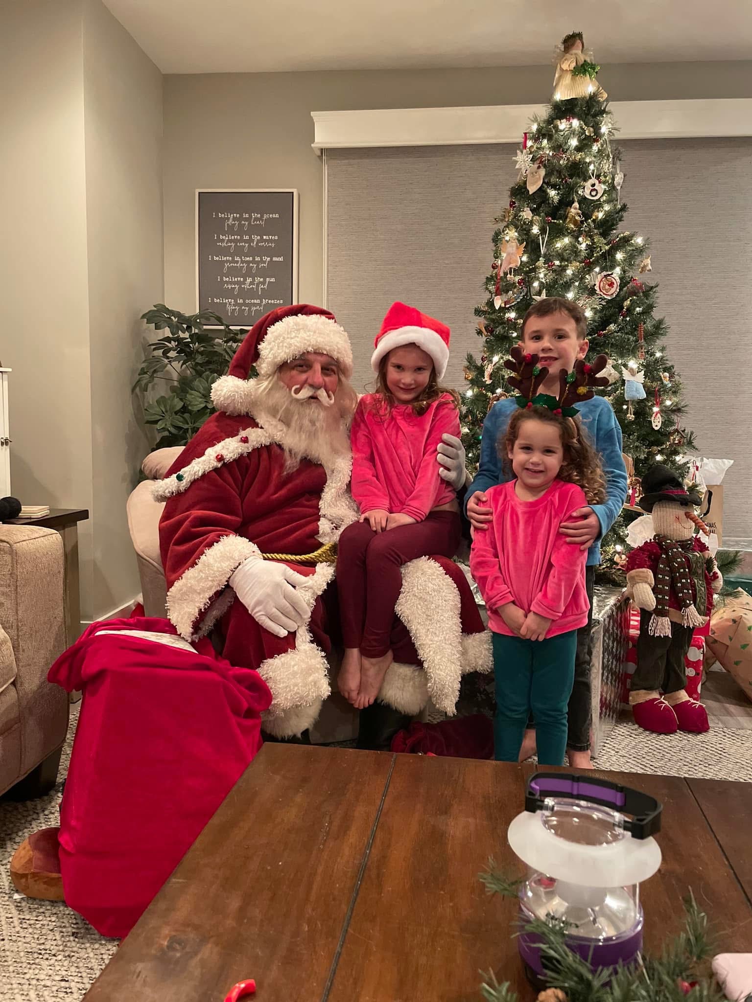 Holiday Santa Claus with Hogans 1